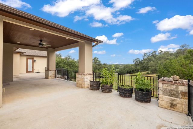 157 Paradise Hls, New Braunfels, TX 78132