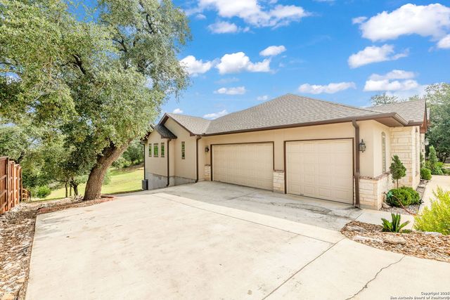157 Paradise Hls, New Braunfels, TX 78132