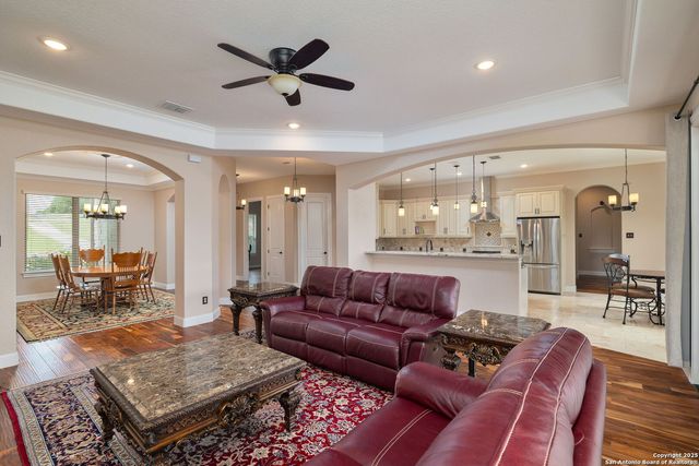 157 Paradise Hls, New Braunfels, TX 78132