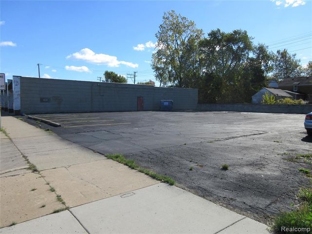 15300 E 8 Mile Road, Detroit, MI 48235
