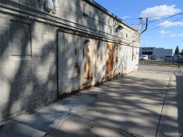 15300 E 8 Mile Road, Detroit, MI 48235