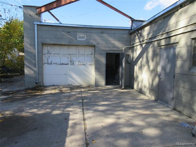 15300 E 8 Mile Road, Detroit, MI 48235