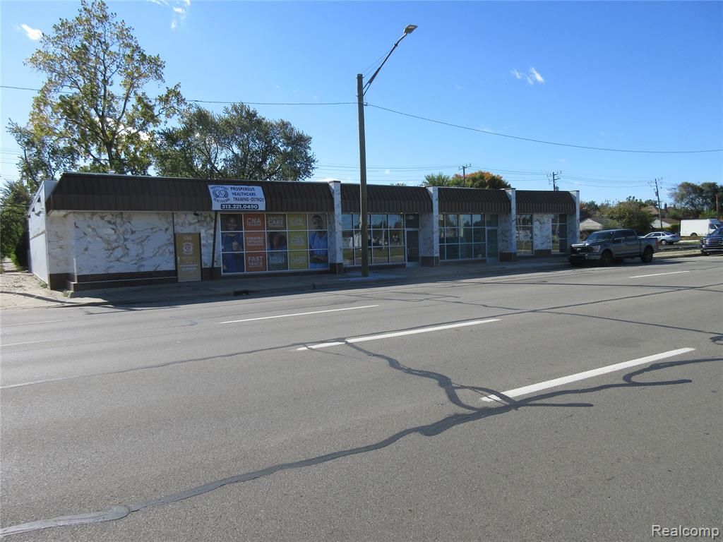15300 E 8 Mile Road, Detroit, MI 48235
