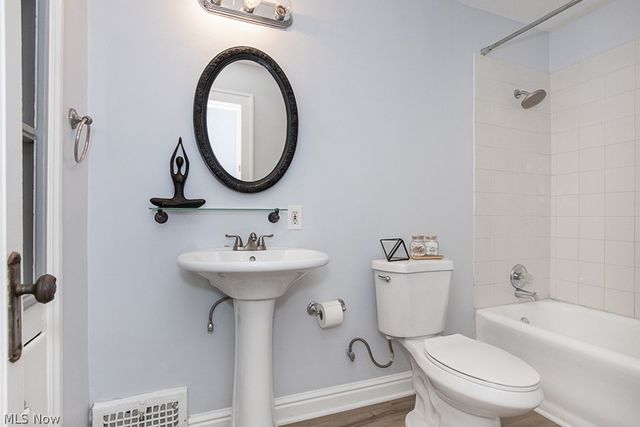 10612 Clifton Boulevard, Cleveland, OH 44102
