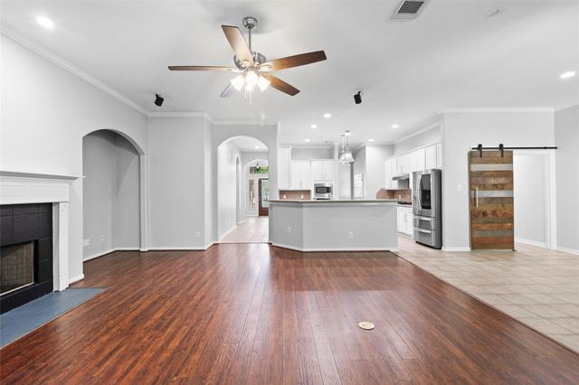 24923 Pikecrest Drive, Spring, TX 77389