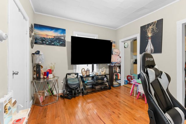 40 Hurd St, Melrose, MA 02176