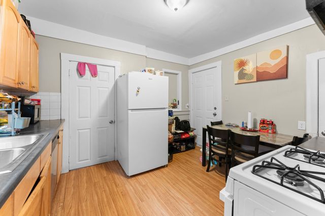 40 Hurd St, Melrose, MA 02176