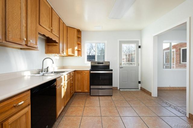 702 Scranton Court, Aurora, CO 80011