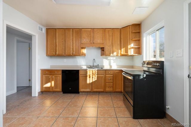 702 Scranton Court, Aurora, CO 80011