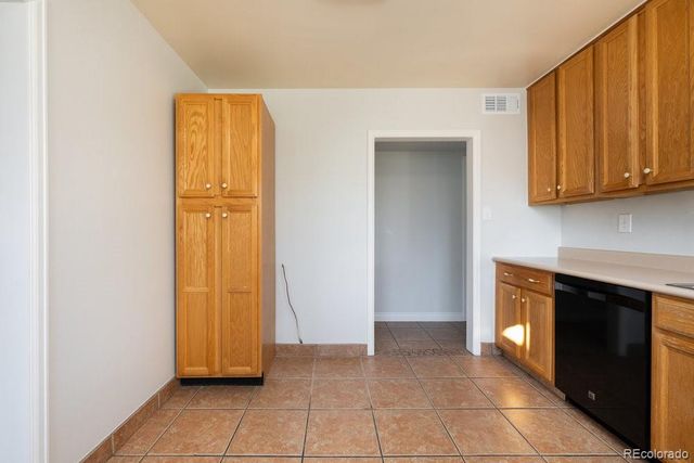 702 Scranton Court, Aurora, CO 80011