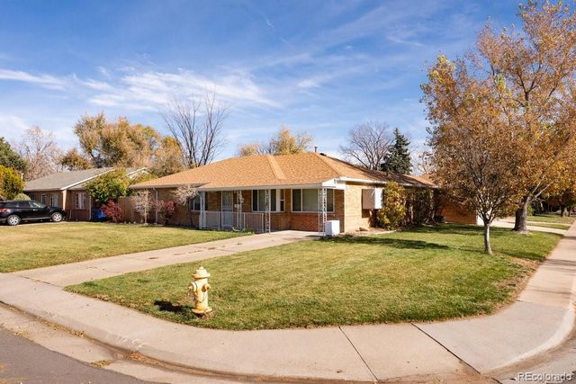 702 Scranton Court, Aurora, CO 80011