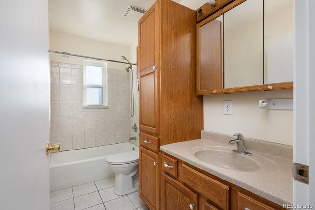 702 Scranton Court, Aurora, CO 80011