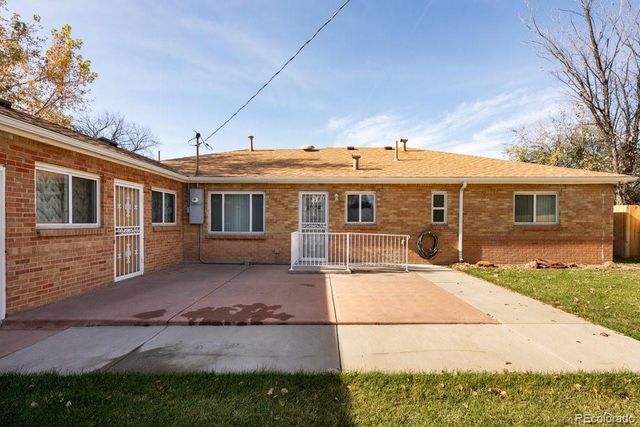 702 Scranton Court, Aurora, CO 80011