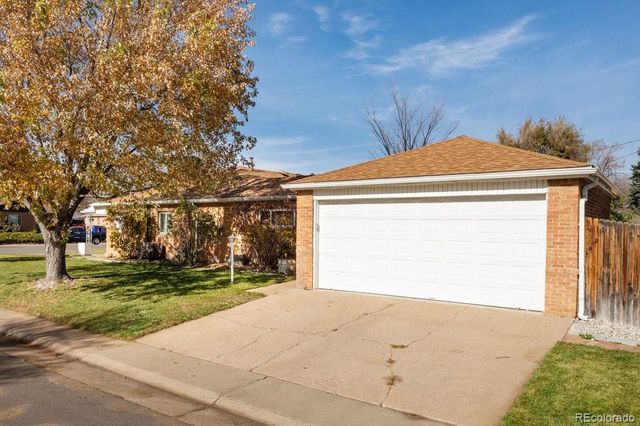 702 Scranton Court, Aurora, CO 80011