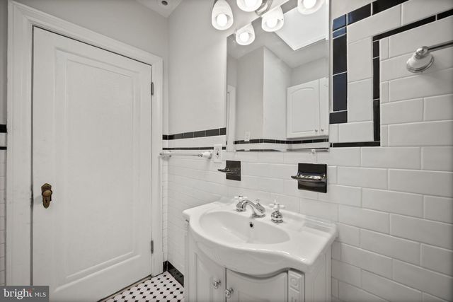 30 NUNNERY LN, Catonsville, MD 21228