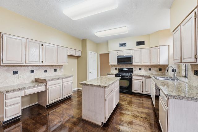 15606 Lago Villa Drive, Tomball, TX 77377