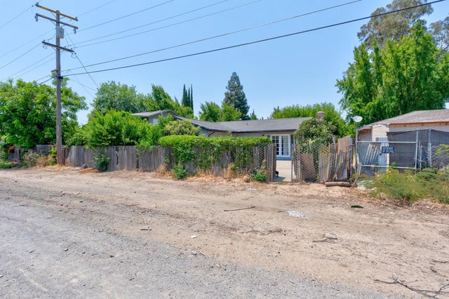 620 Lenore Dr, Modesto, CA 95351