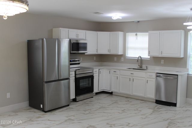 2925 Harley Drive, Marianna, FL 32448