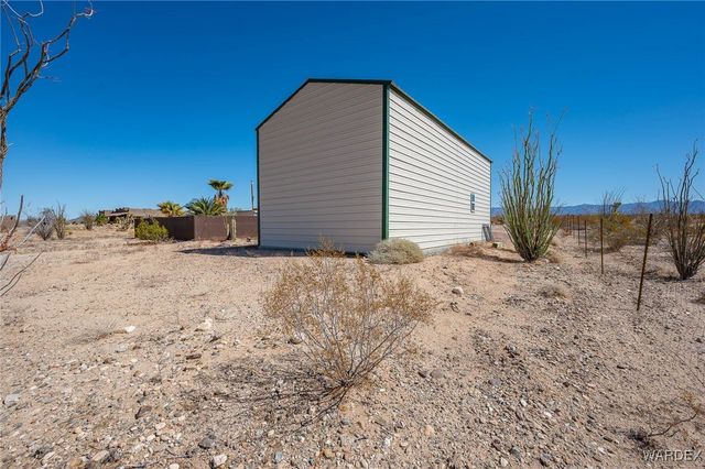 14105 S Cactus Road, Yucca, AZ 86438