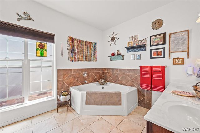 14105 S Cactus Road, Yucca, AZ 86438