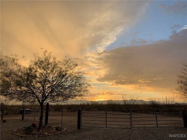 14105 S Cactus Road, Yucca, AZ 86438