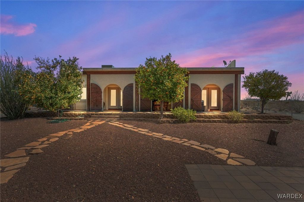 14105 S Cactus Road, Yucca, AZ 86438