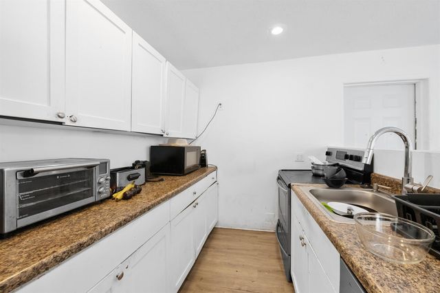 242 SW 3RD Street, Deerfield Beach, FL 33441
