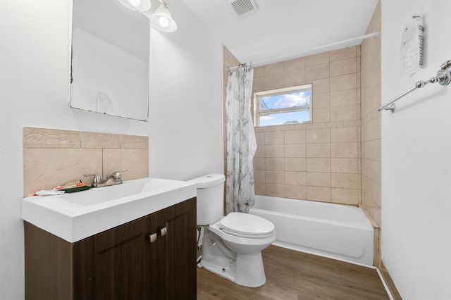 242 SW 3RD Street, Deerfield Beach, FL 33441