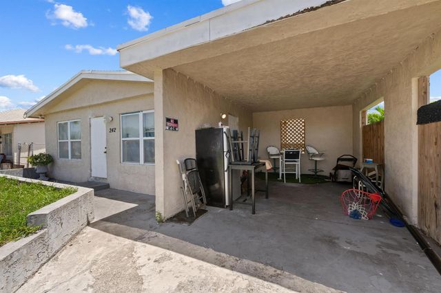 242 SW 3RD Street, Deerfield Beach, FL 33441
