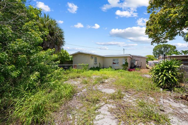 242 SW 3RD Street, Deerfield Beach, FL 33441