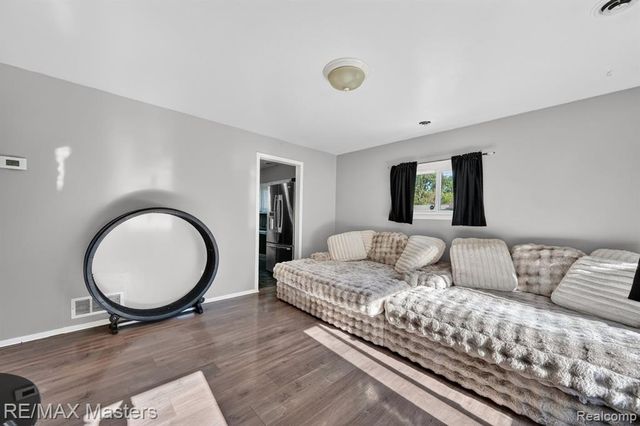 5901 Ziegler Street, Taylor, MI 48180