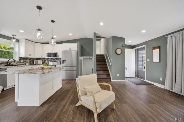 4084 Sweet Gum Ln, Clay, NY 13090
