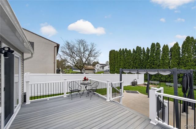 4084 Sweet Gum Ln, Clay, NY 13090