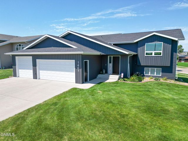 1401 6th Avenue NE, Mandan, ND 58554 property photo