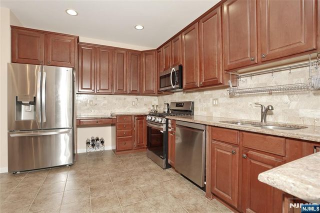 8403 Warrens Way, Wanaque, NJ 07465