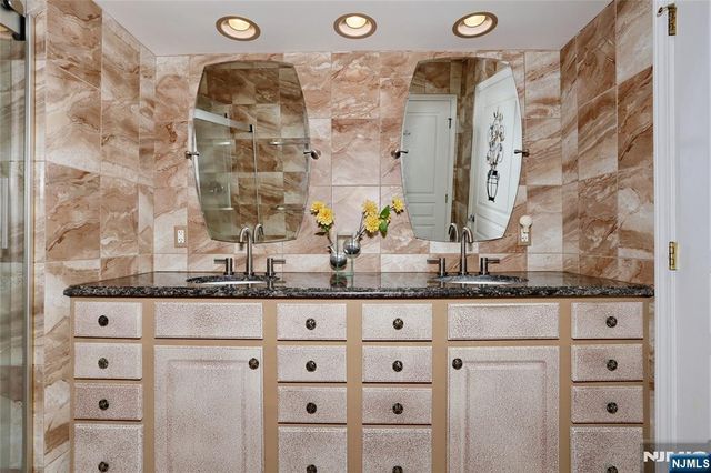 8403 Warrens Way, Wanaque, NJ 07465