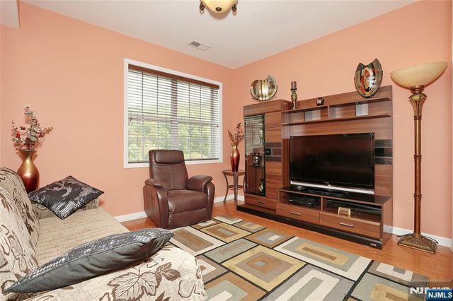 8403 Warrens Way, Wanaque, NJ 07465