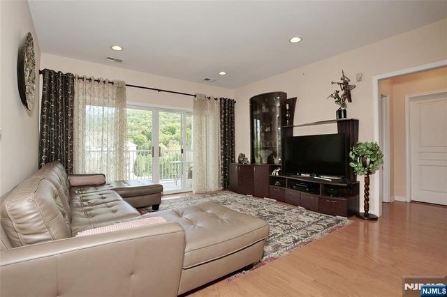8403 Warrens Way, Wanaque, NJ 07465