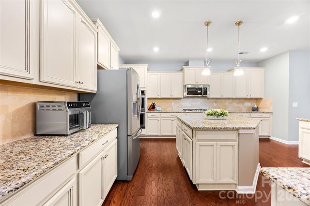 13522 Hyperion Hills Lane, Charlotte, NC 28278