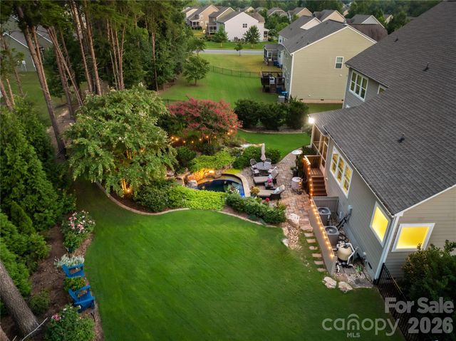 13522 Hyperion Hills Lane, Charlotte, NC 28278