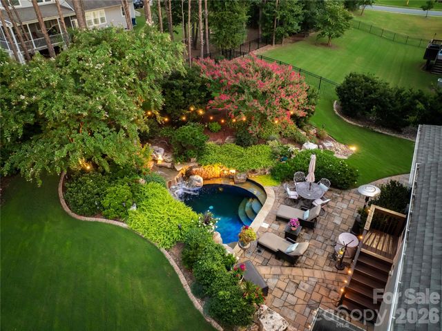 13522 Hyperion Hills Lane, Charlotte, NC 28278
