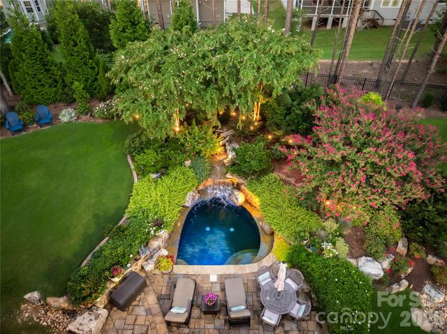 13522 Hyperion Hills Lane, Charlotte, NC 28278