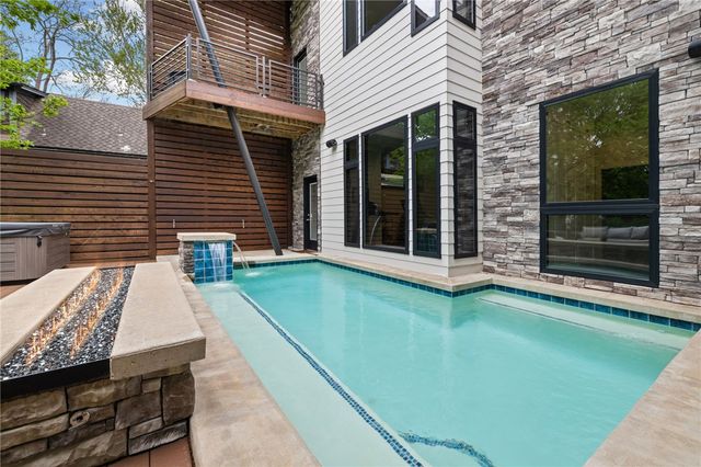 608 N Willow Avenue, Fayetteville, AR 72701