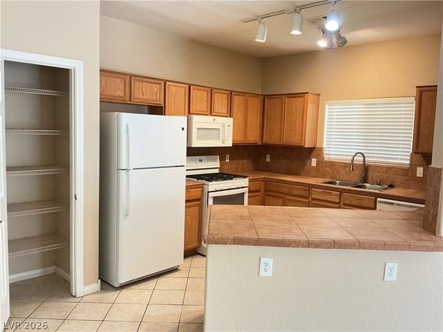 9303 GILCREASE Avenue 1132, Las Vegas, NV 89149