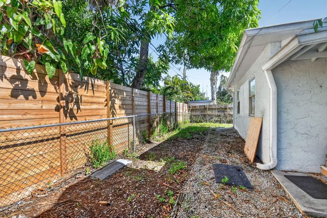 633 Franklin Road, West Palm Beach, FL 33405