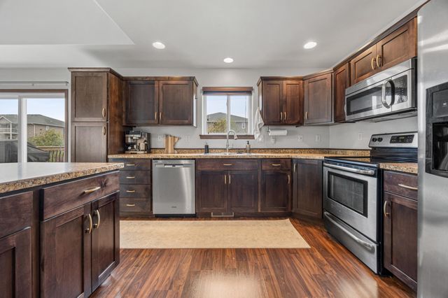 4003 9th Street S, Moorhead, MN 56560