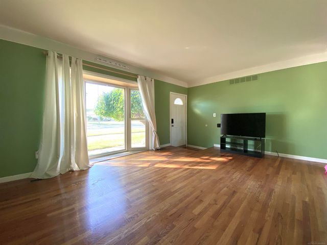 30464 Hayes Road, Roseville, MI 48066