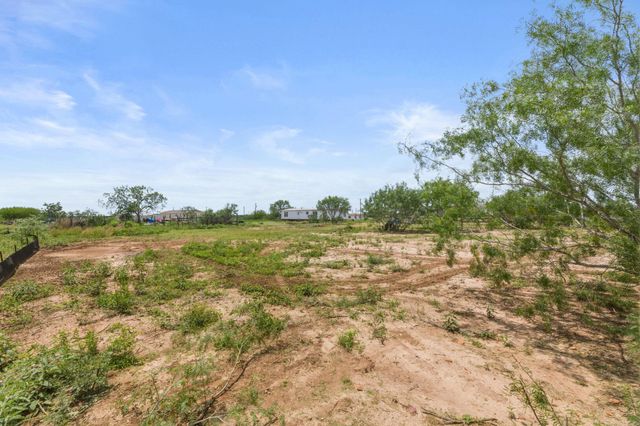 305 Blue Quail ST, Dale, TX 78616