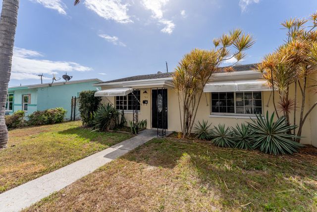 137 W 34th Street, Riviera Beach, FL 33404