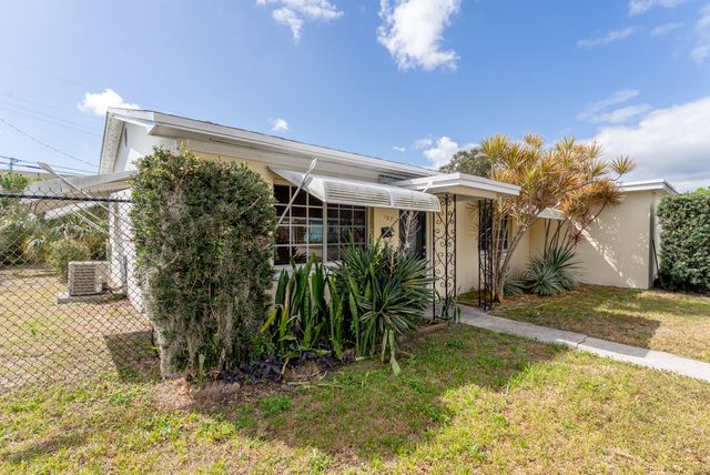 137 W 34th Street, Riviera Beach, FL 33404